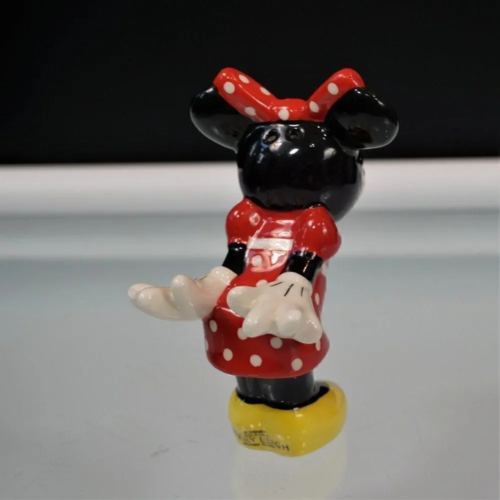 Disney minnie kissing